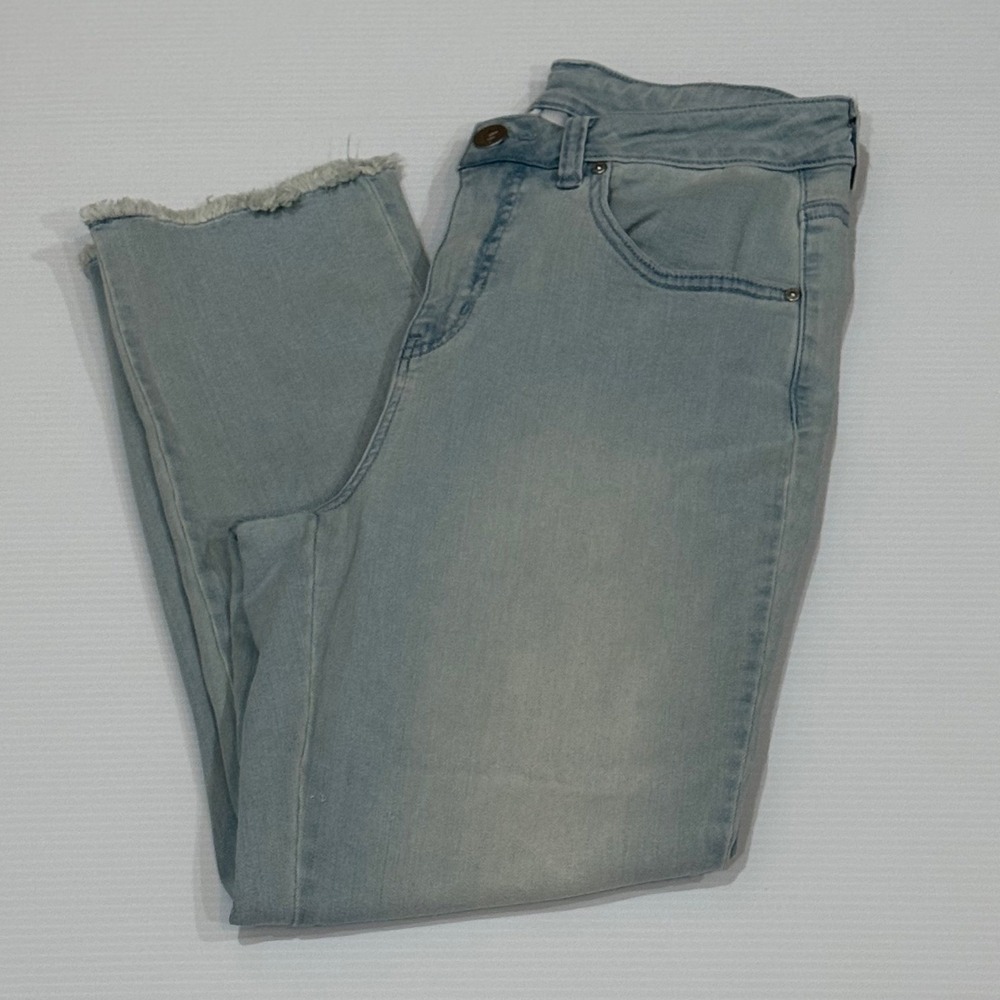 Belle by Kim Gravel Light Wash Frayed Hem Straight Leg Jeans Size 10